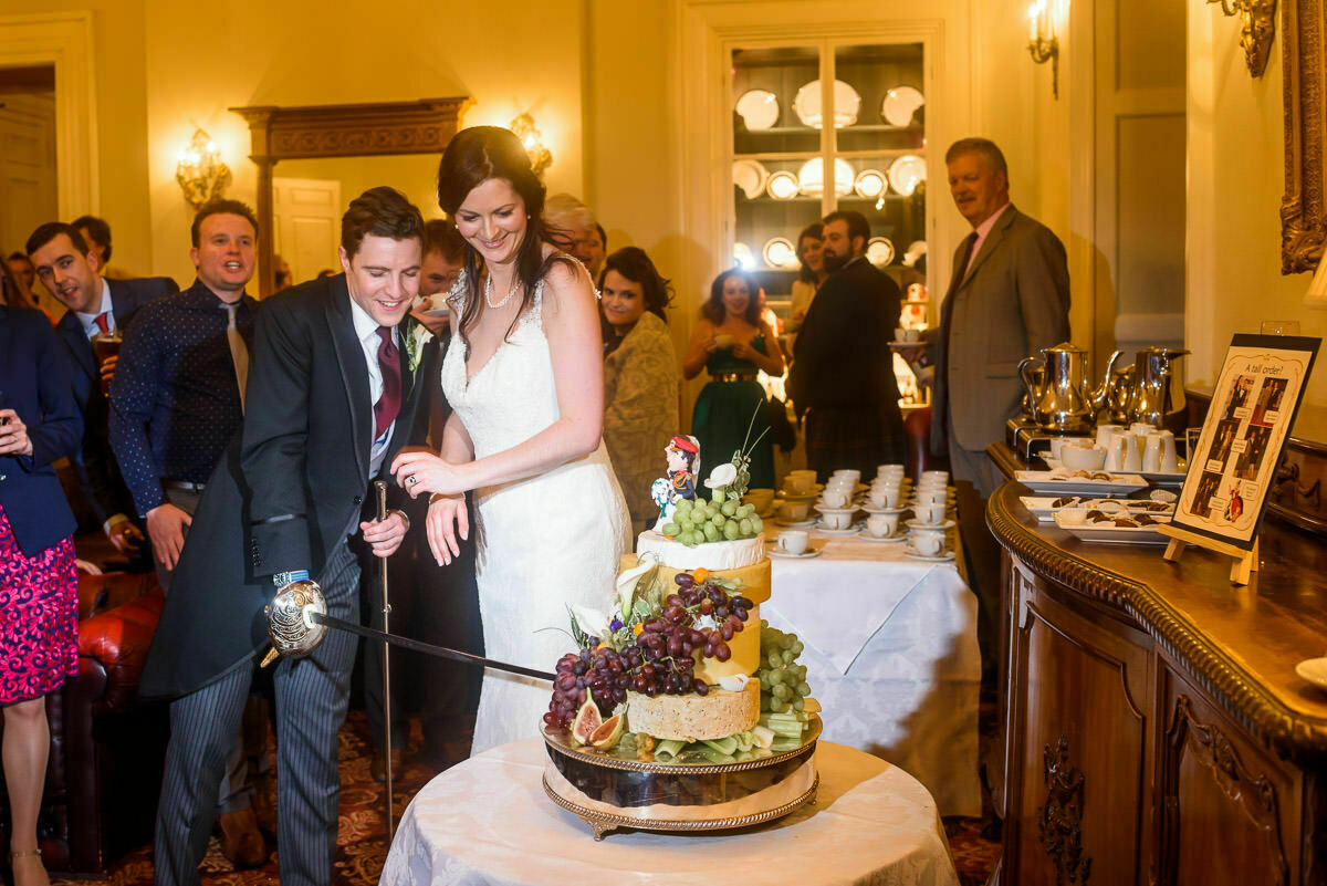 cutting the Wedding cake